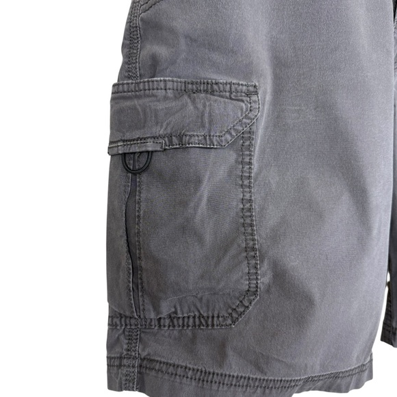 Lee Extreme Motion Cargo Shorts Gray Size 38 Casual Comfort - Picture 3 of 9
